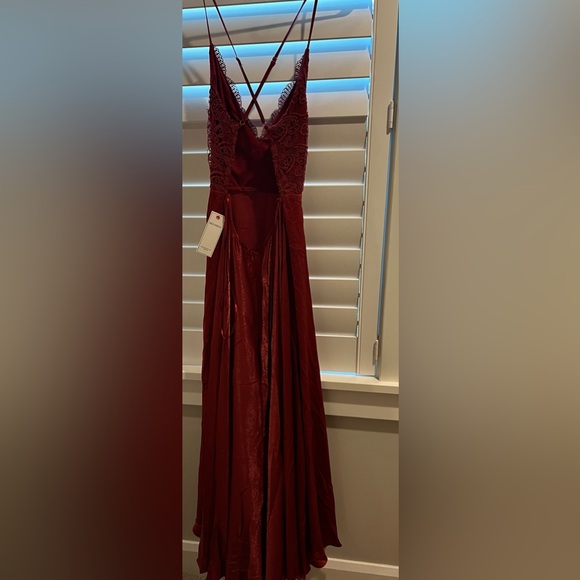 Small Cranberry Lace but Lined with Polyester Maxi Dress - Picture 3 of 7